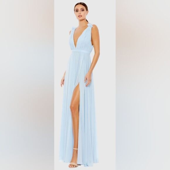 Mac Duggal 55321 Pleated Chiffon Sleeveless V-Neck Gown NWOT size 2 Powder Blue - Picture 1 of 7